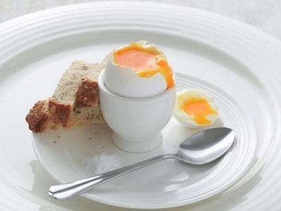 Mangiare uova fa bene o male? Verità e falsi miti