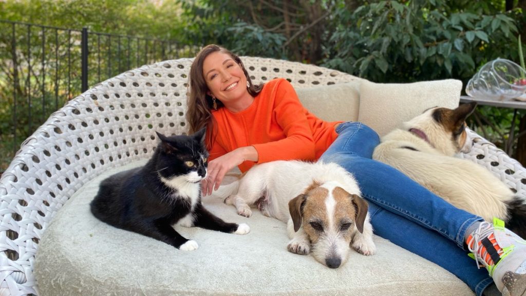 Tessa Gelisio con cane e gatto
