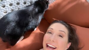 Tessa Gelisio selfie con il gatto
