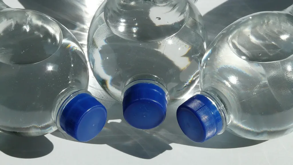 Bottiglie di plastica, batteri