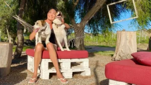 Tessa Gelisio con i suoi cagnolini