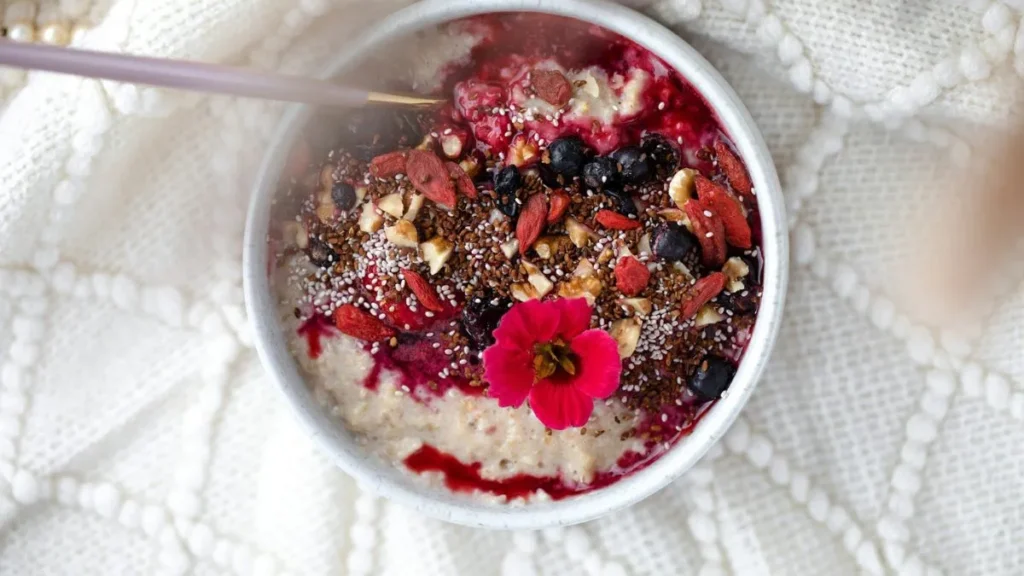 Porridge frutta e fiori