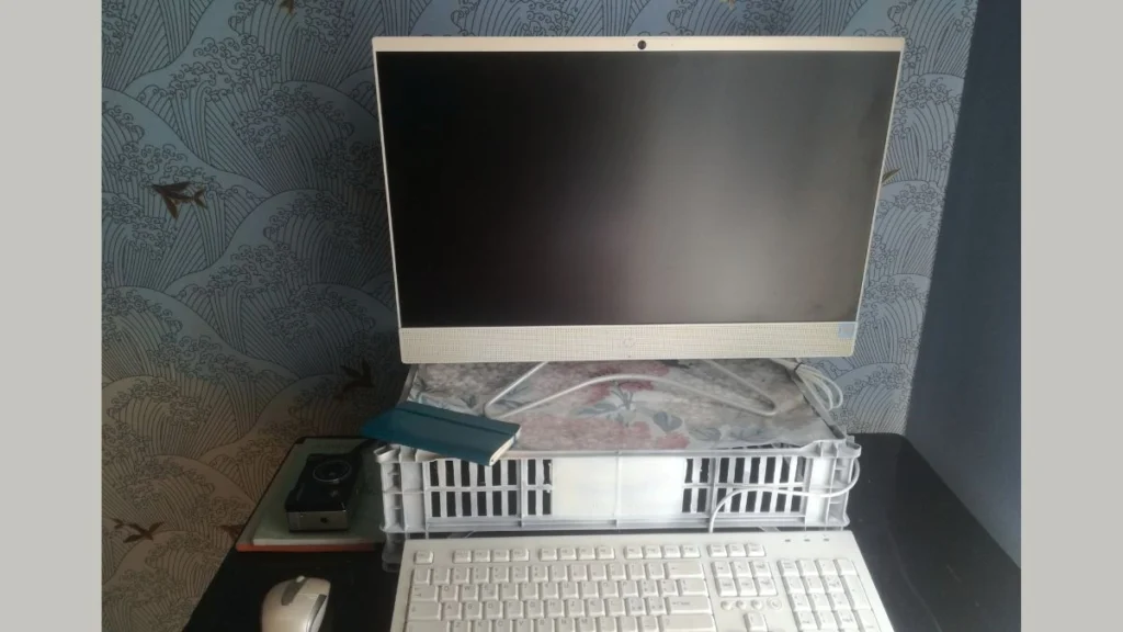 Tavolino per il monitor