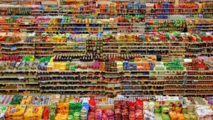 Cibo ultraprocessato al supermercato