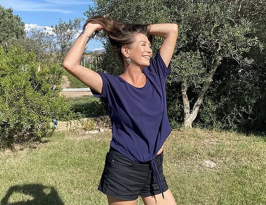 Perdita dei capelli in autunno: perché avviene e cosa fare