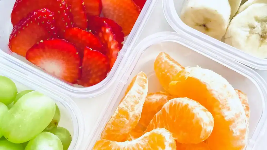 Frutta tagliata in vaschette