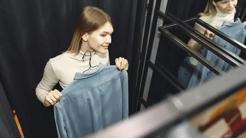 Lavare vestiti in camerino