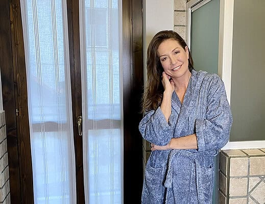 Spugne, detergenti e saponi: così rilasciamo microplastiche sotto la doccia Spugne, detergenti e saponi: così rilasciamo microplastiche sotto la doccia