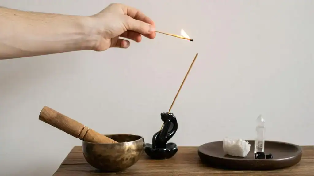 Accensione dell'incenso