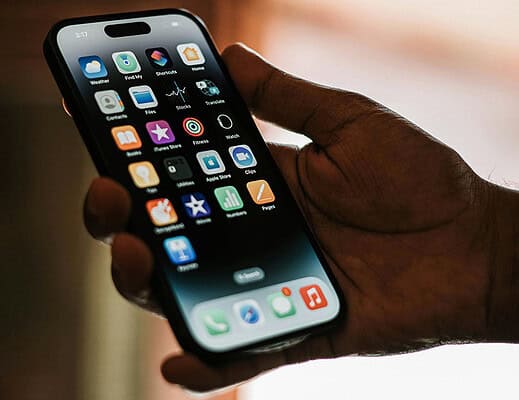 Smartphone ricondizionati? L’ambiente ringrazia, ma occhio alla batteria