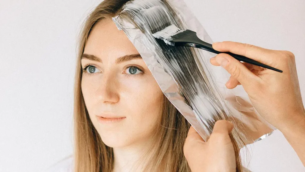 Tinte per capelli e plastica